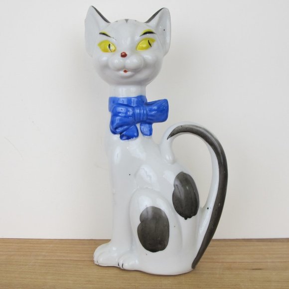 Cat Figurine Porcelain Made in Japan Yellow Eyes Vintage A6 - Picture 1 of 8